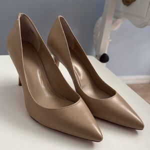 Ann Taylor Tan/Neutral Pumps
